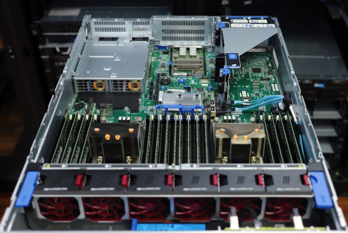 Обзор нового сервера HPE ProLiant DL385 Gen10 Plus V2